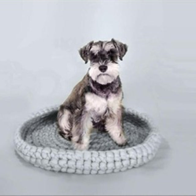 Pet's nest woven with coarse wool