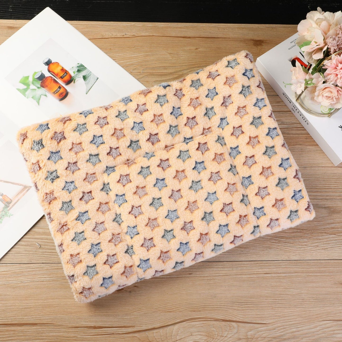 Thickened Autumn And Winter Warm Dogs And Cats Floor Mat Cat Dog Sleeping Universal Pet Bed